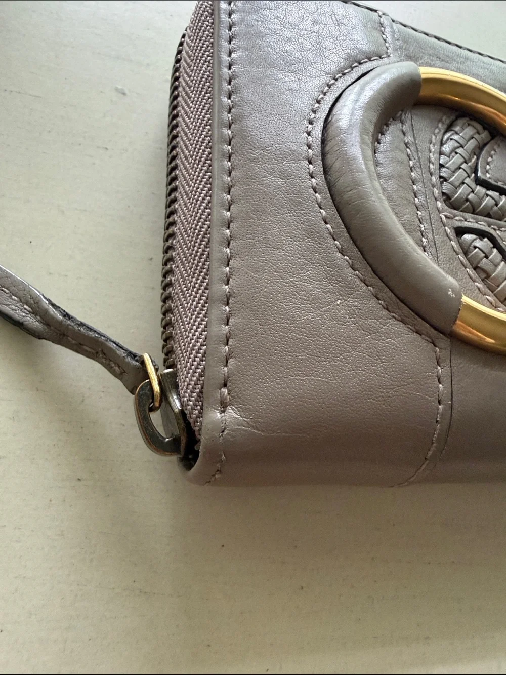 Gucci Taupe Leather Zip-Around Wallet with Gold GG Ring - Picture 3 of 7